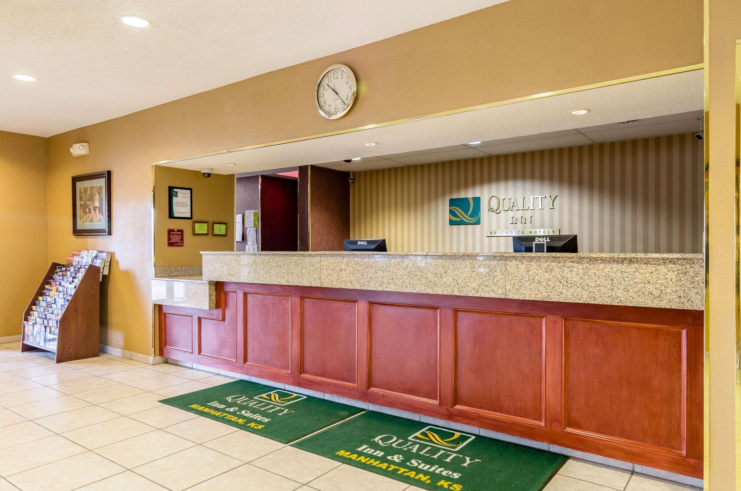 Quality Inn & Suites Манхэттен Экстерьер фото
