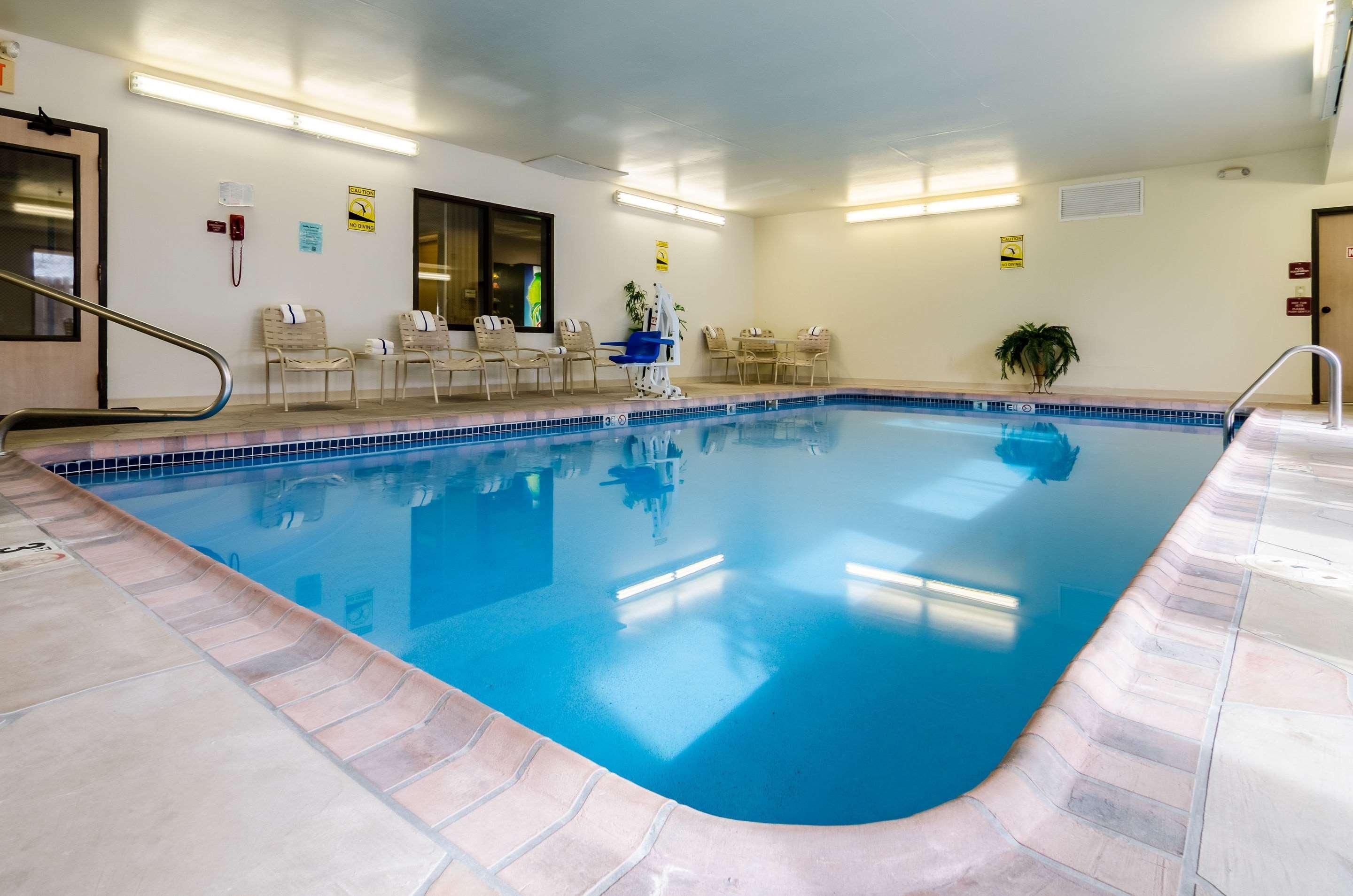 Quality Inn & Suites Манхэттен Экстерьер фото
