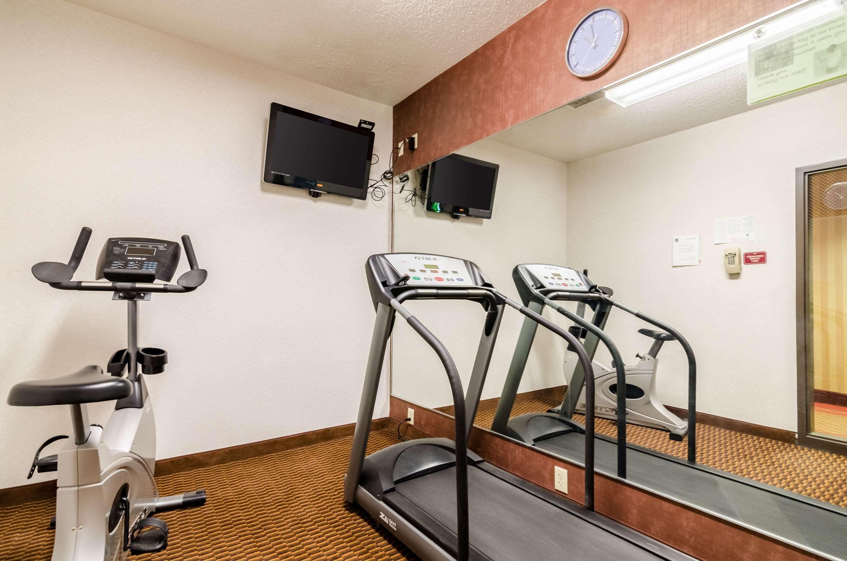 Quality Inn & Suites Манхэттен Экстерьер фото