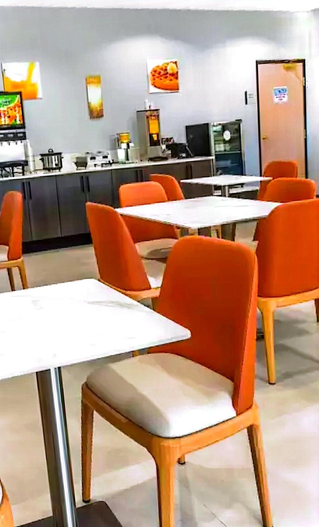 Quality Inn & Suites Манхэттен Экстерьер фото