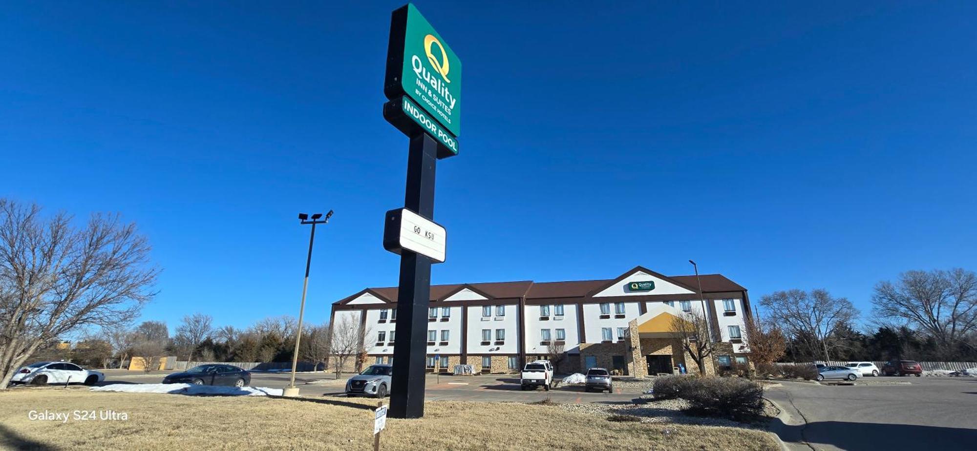 Quality Inn & Suites Манхэттен Экстерьер фото