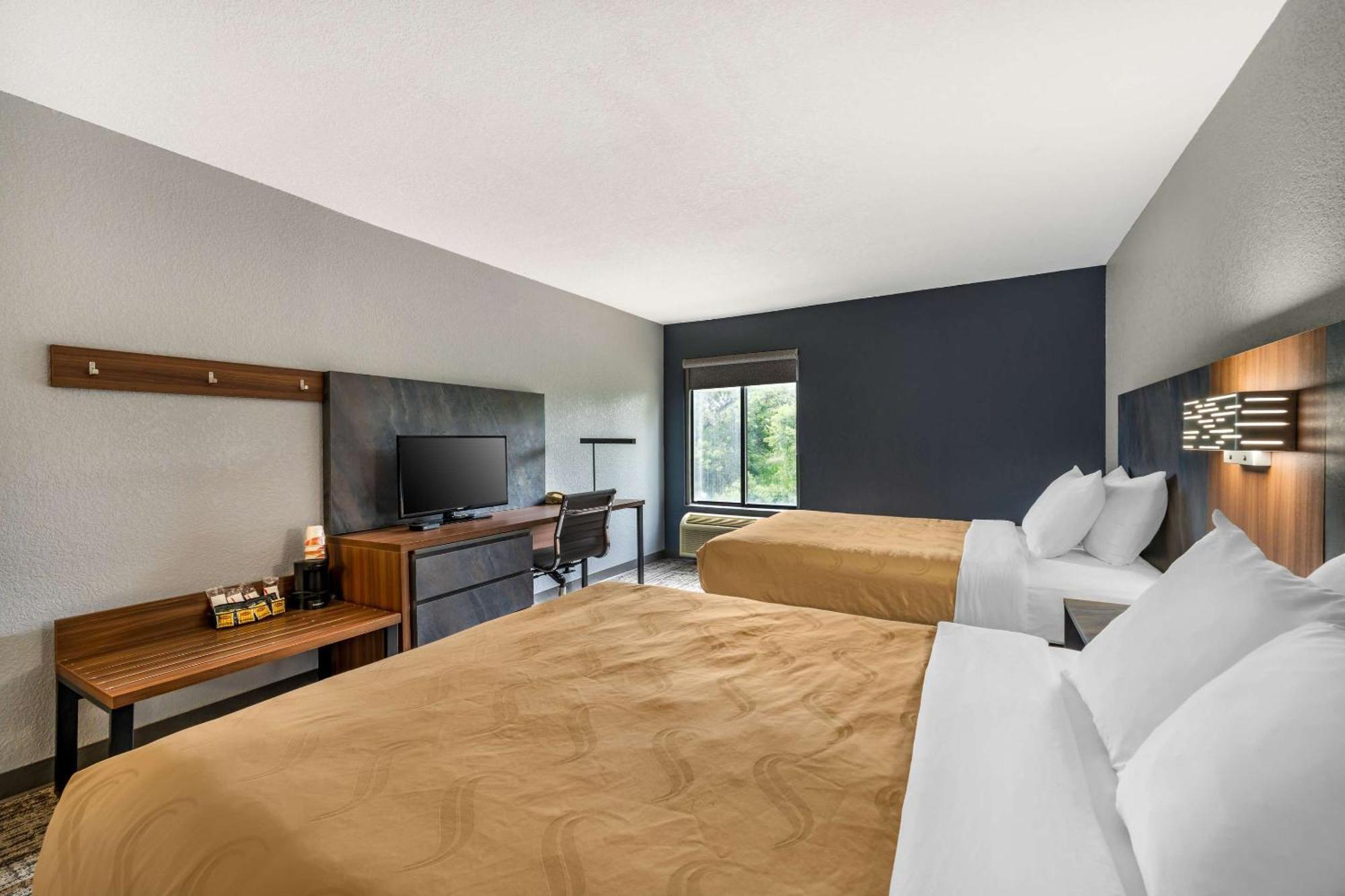 Quality Inn & Suites Манхэттен Экстерьер фото